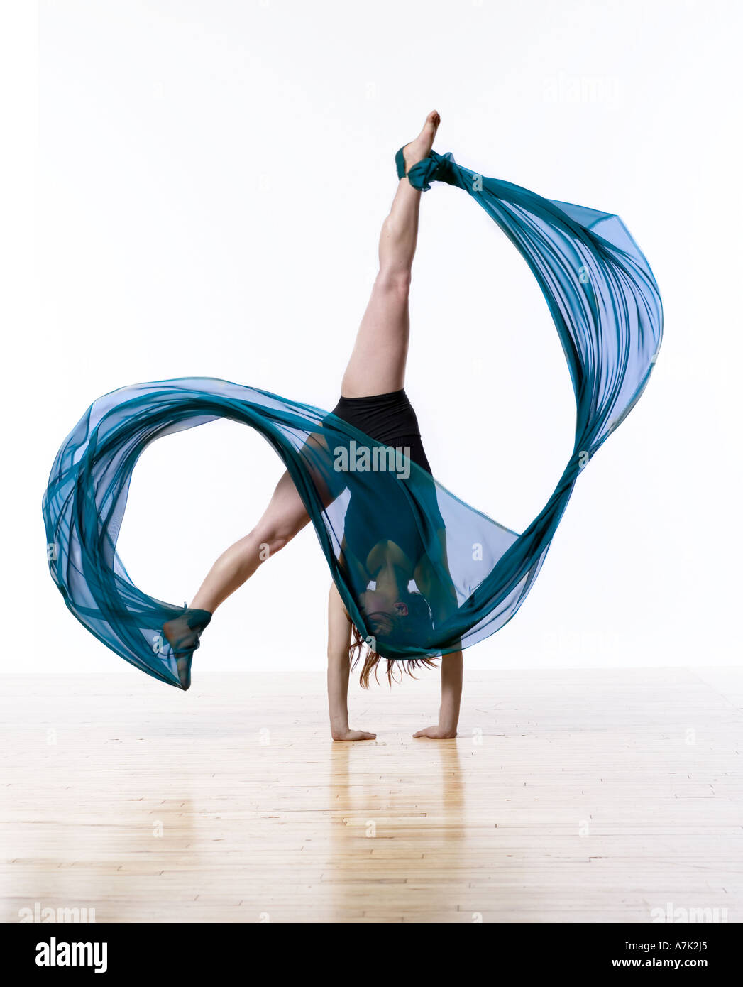 Gymnast Cartwheel Stock Photos & Gymnast Cartwheel Stock Images Alamy