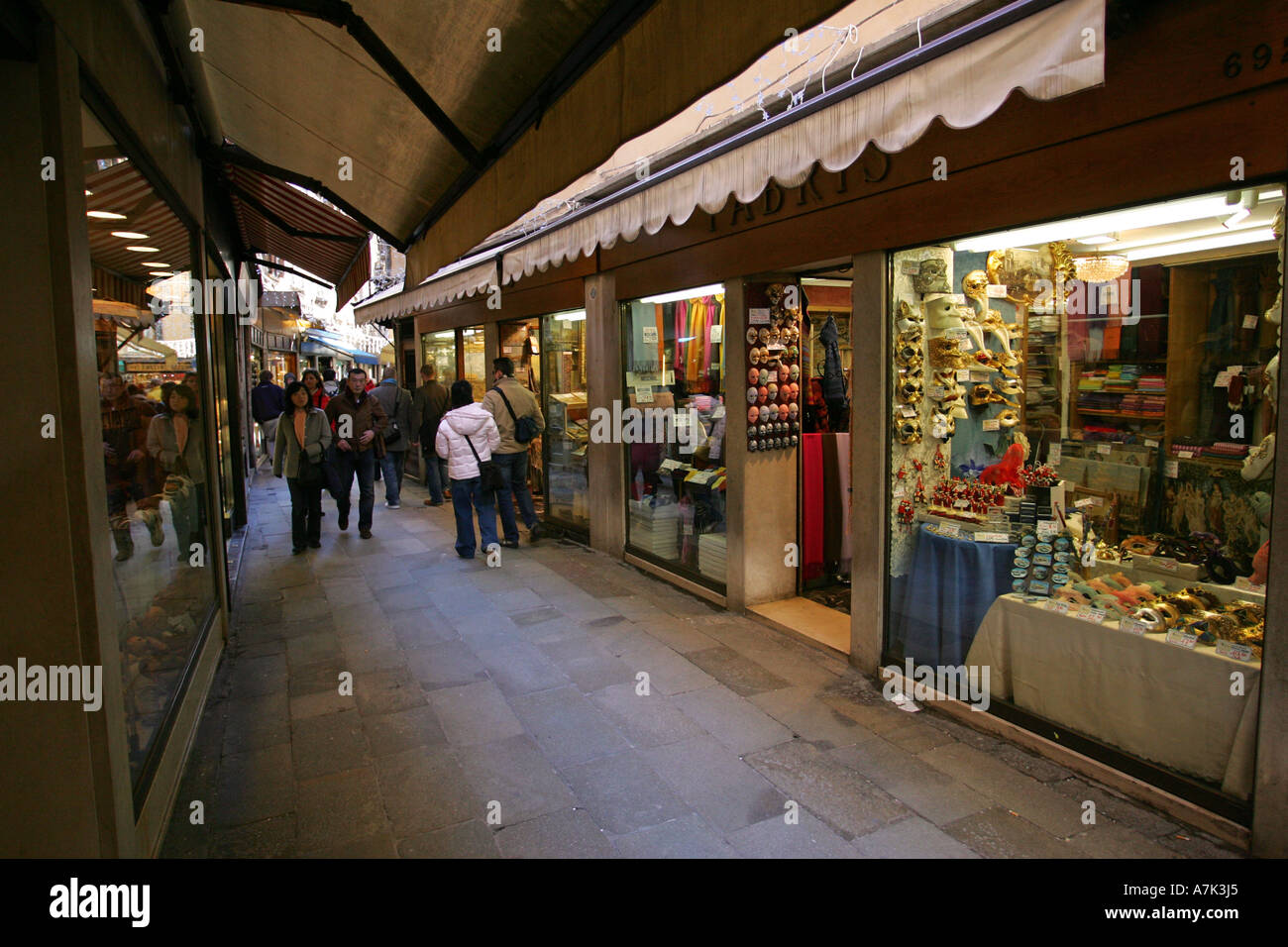 Typical Venice Shops And Boutiques Between St Marks Square And Rialto Stock Photo Alamy