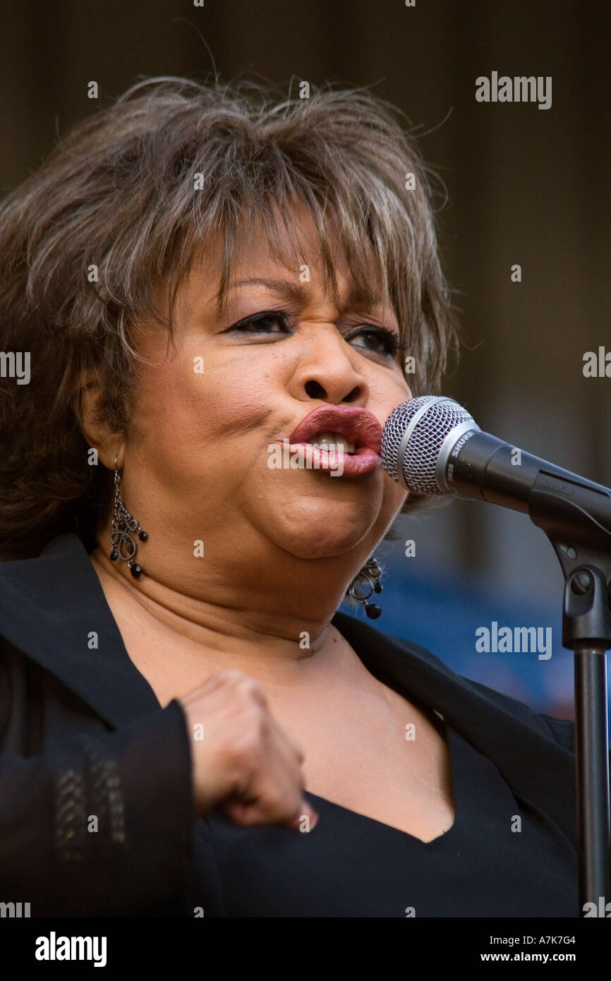 Mavis staples hi-res stock photography and images - Alamy