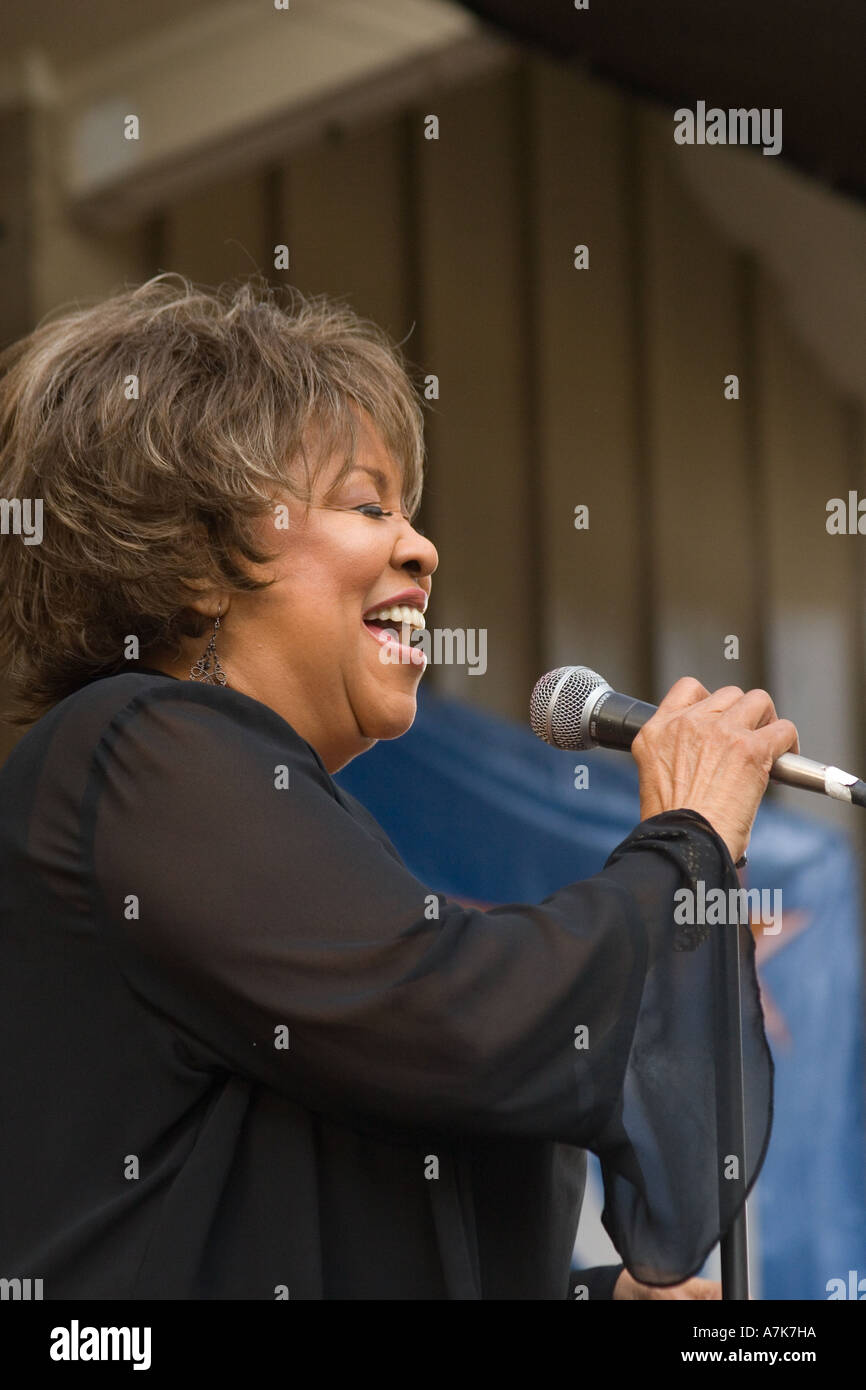 Mavis staples hi-res stock photography and images - Alamy
