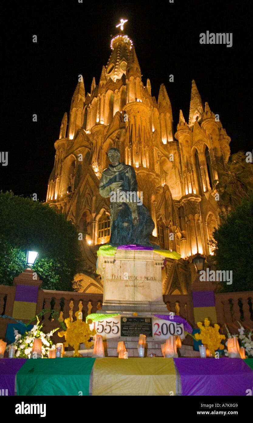 CATHEDRAL and New Year tribute in the JARDIN during the DEAD OF THE DEAD SAN MIGUEL DE ALLENDE MEXICO Stock Photo