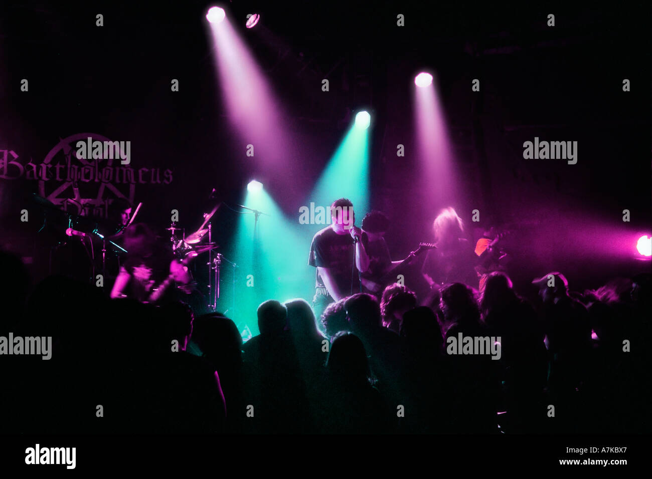 Heavy metal band crowd hi-res stock photography and images - Alamy