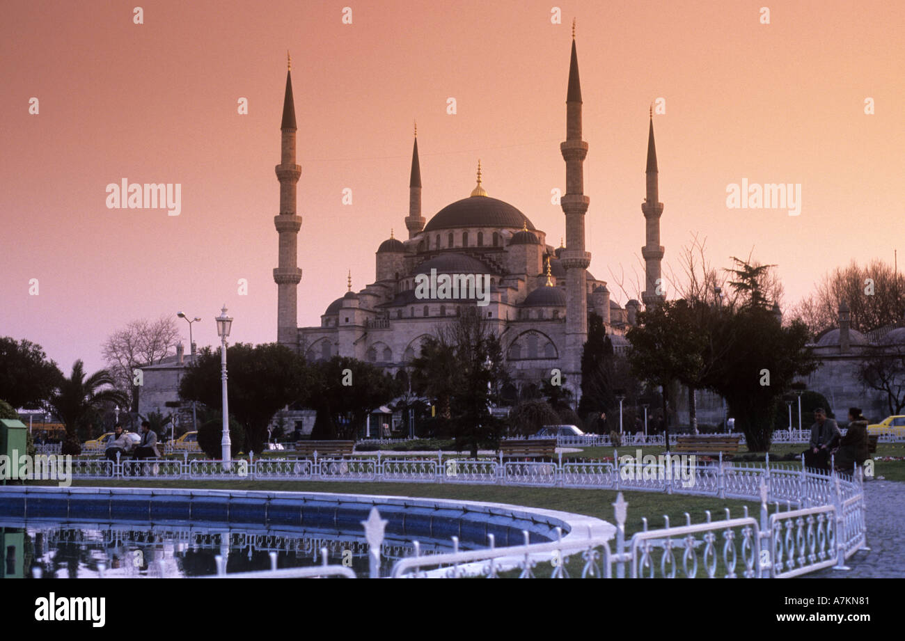 The blue or Sultan Ahmed mosque at sunset Stock Photo - Alamy