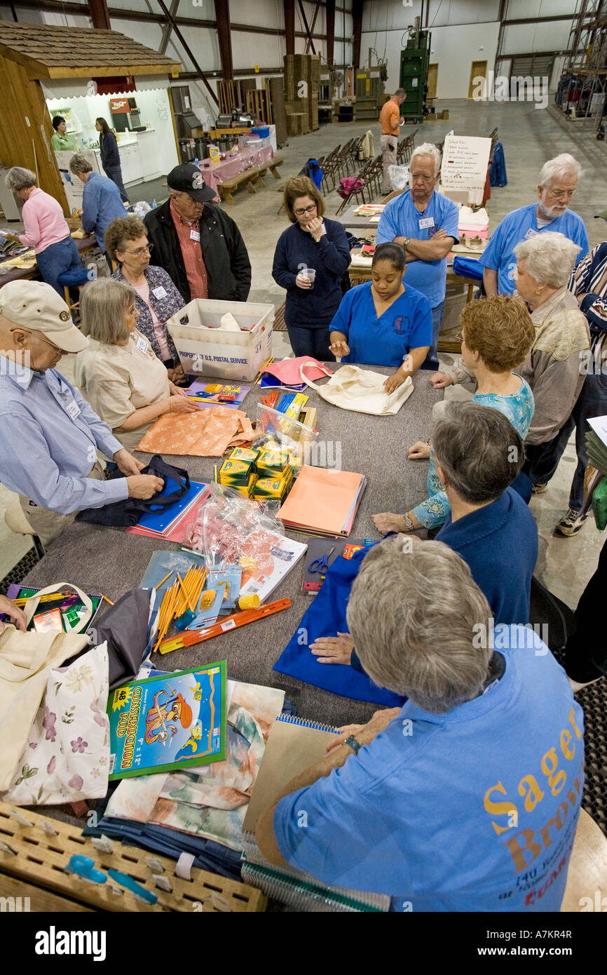 Volunteers Pack Supplies for Disaster Relief Stock Photo Alamy