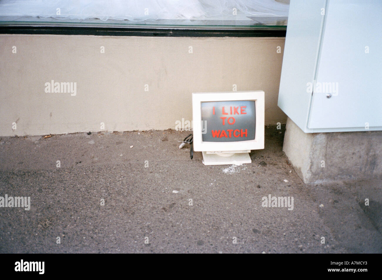 Abandoned computer screen on sidewalk with message Stock Photo - Alamy
