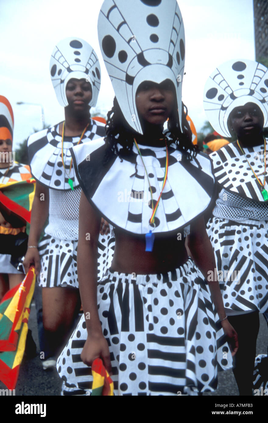 London crowd nottinghill carnival hi-res stock photography and images ...