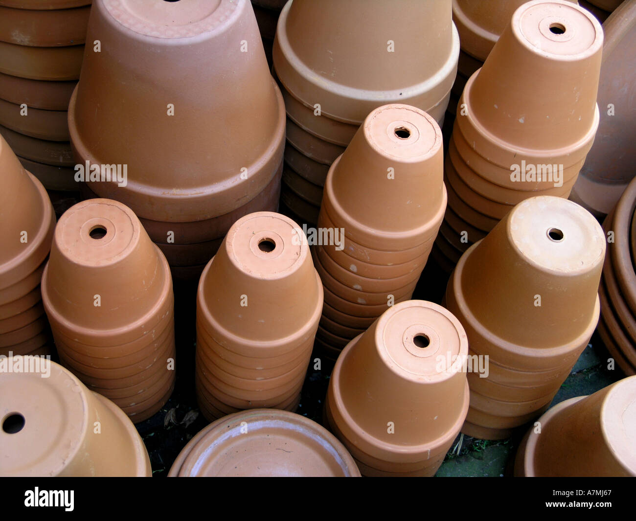 Terracotta flower pots of different sizes in piles Stock Photo Alamy