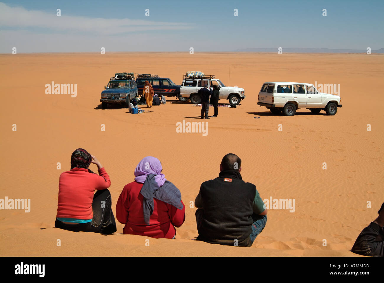 Group on jeep safari in the Idehan Murzuq sand sea, Sahara Desert, Libya Stock Photo