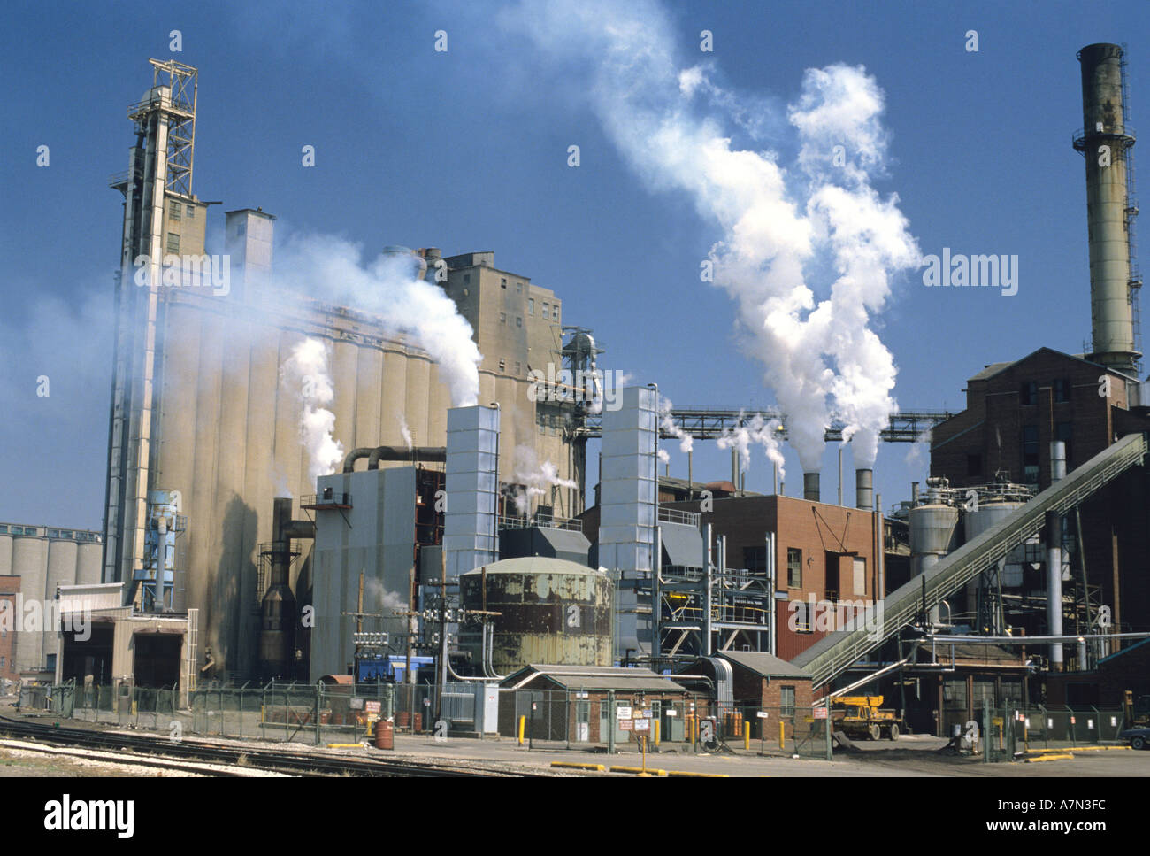 Archer Daniels Midland ethanol plant in Peoria Illinois Stock Photo Alamy
