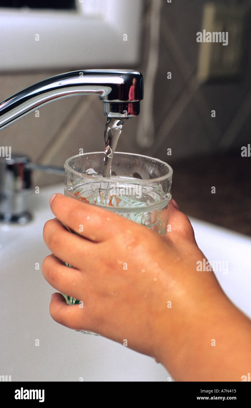 Child water kitchen tap glass hires stock photography and images Alamy