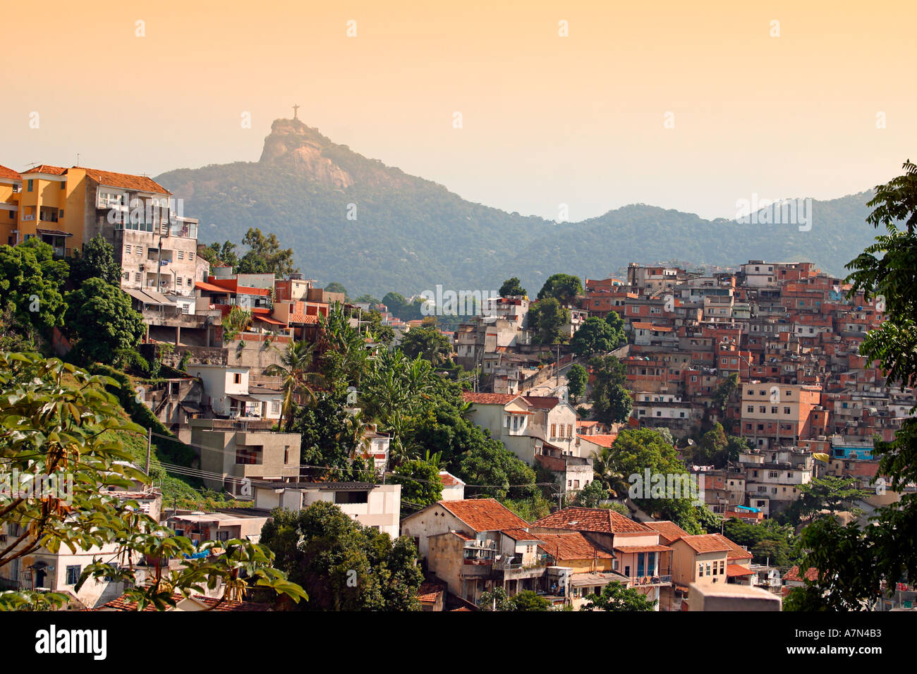 Brasilien Rio Favela background Corcovado Stock Photo