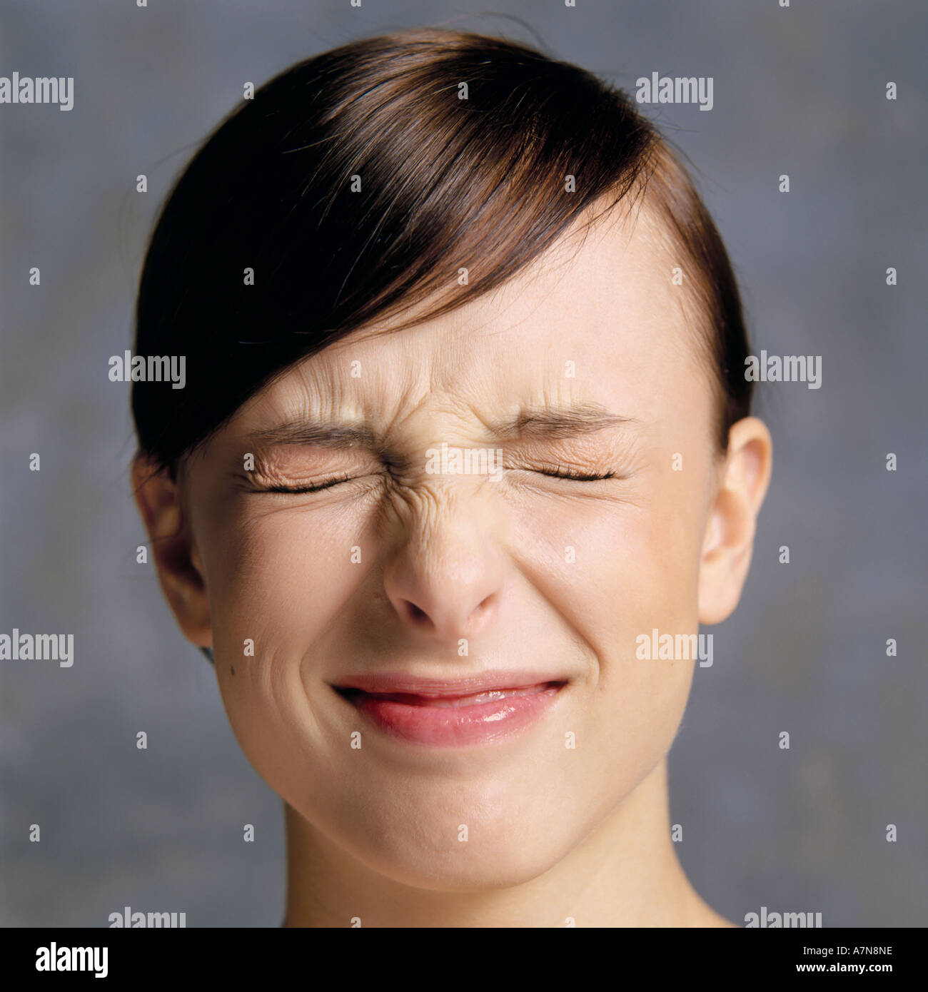 studio indoors woman young girl 20 25 fringe gym mimicry mime wrinkle crimp frown