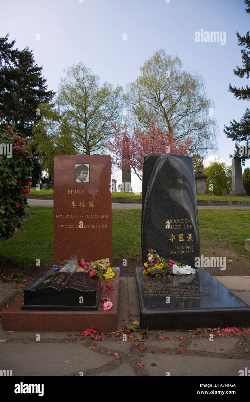 Brandon and Bruce Lee graves at Lakeview Cemetery Seattle, Washington Stock  Photo - Alamy