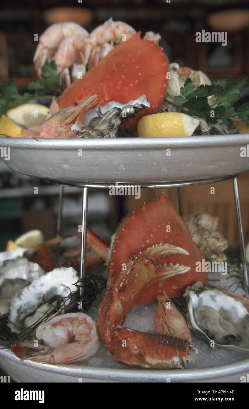 U.S.A., Washington, Seattle Fresh seafood tower at Elliott's Oyster House restaurant Stock Photo