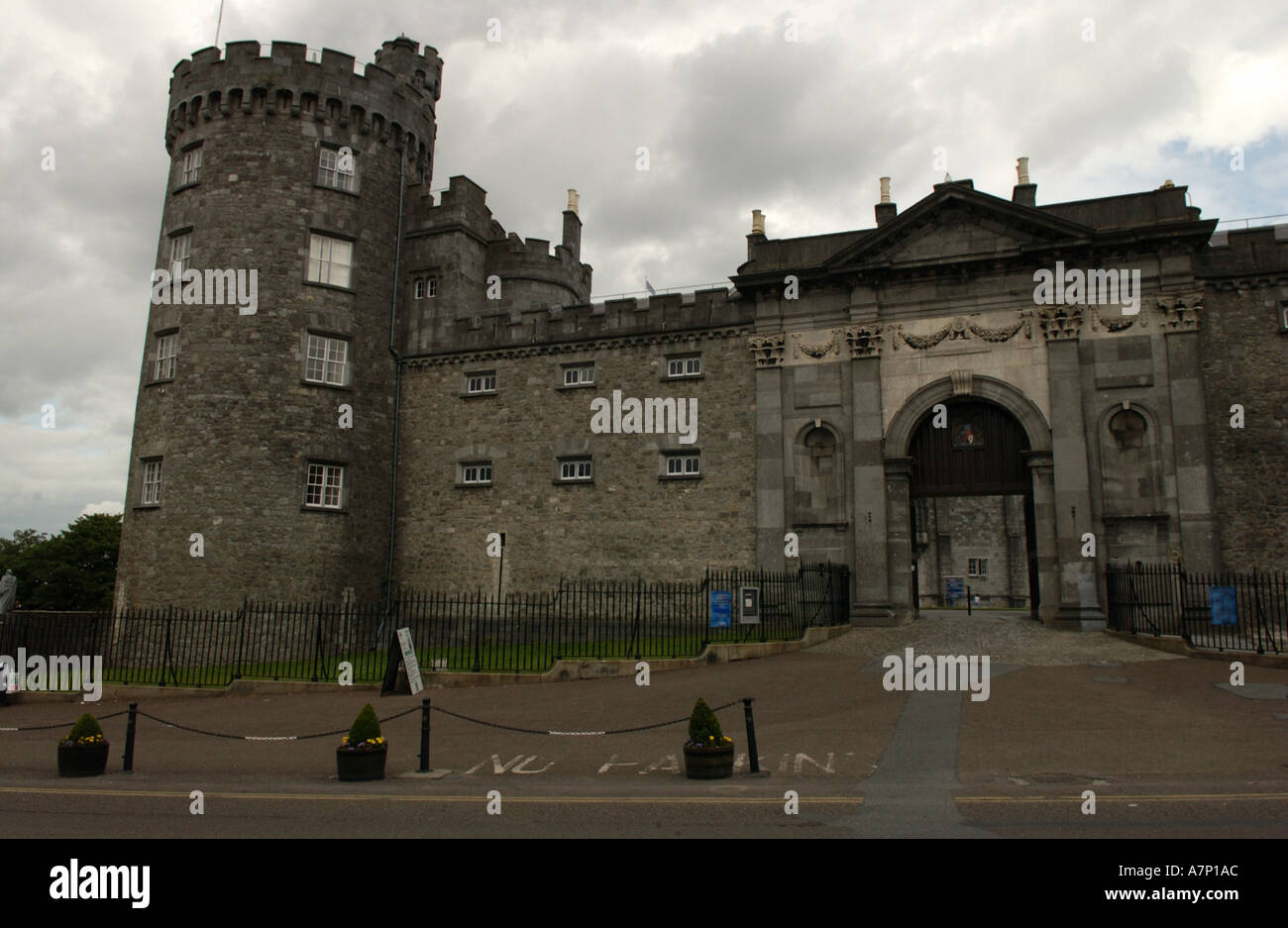 Kilkenny castle design hi-res stock photography and images - Alamy