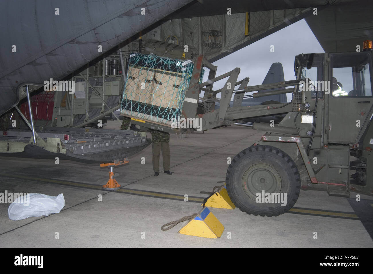 Hercules aircraft cargo ramp hi-res stock photography and images - Alamy