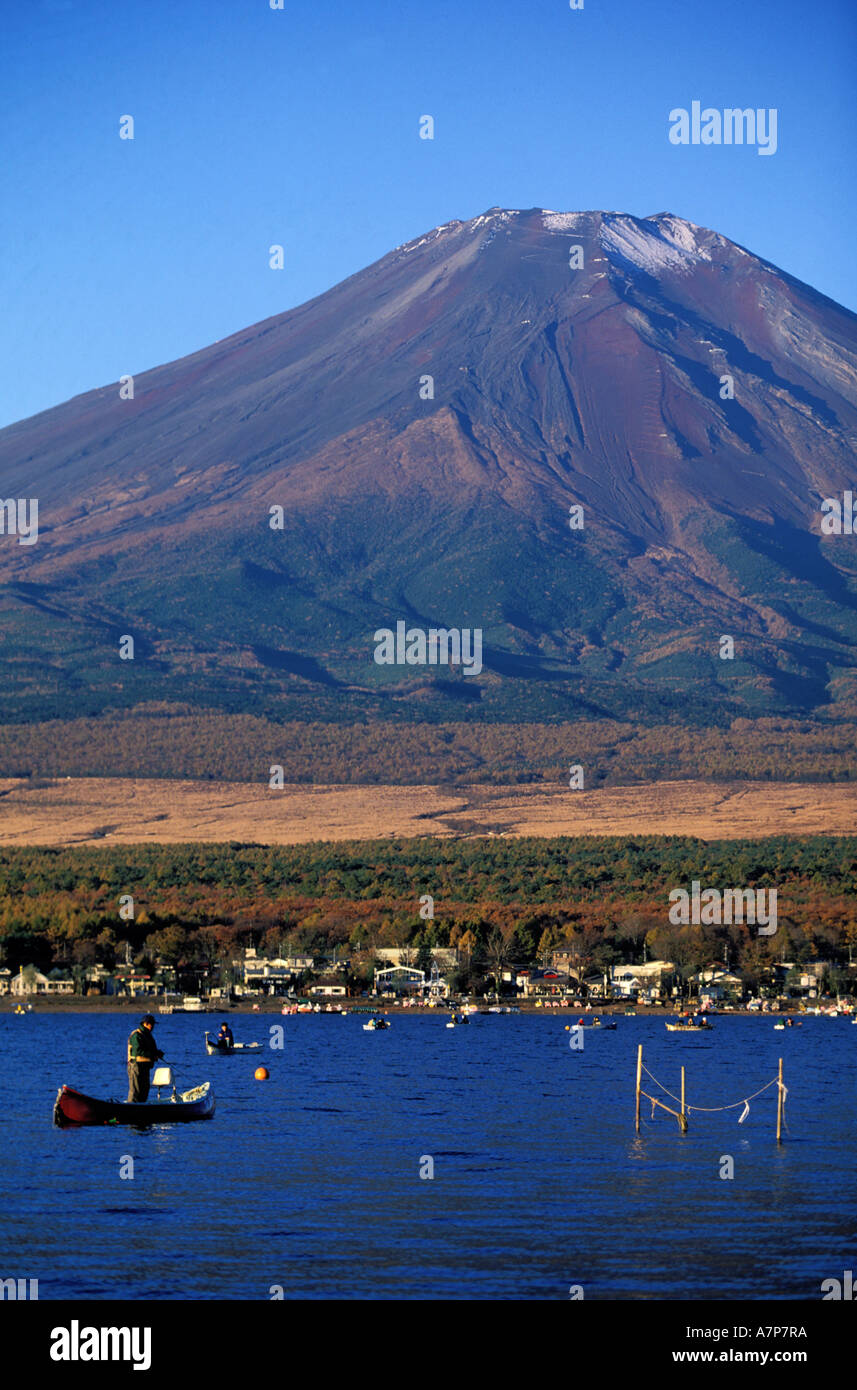 Japan, Honshu Island, Chubu region, the Mount Fuji (12, 389 ft) in front of Lake Yamanakako Stock Photo