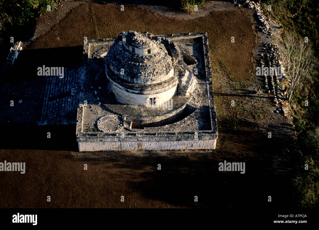 Mexico, Yucatan State, Mayan site of Chichen Itza, caracol or observatory (aerial view) Stock Photo