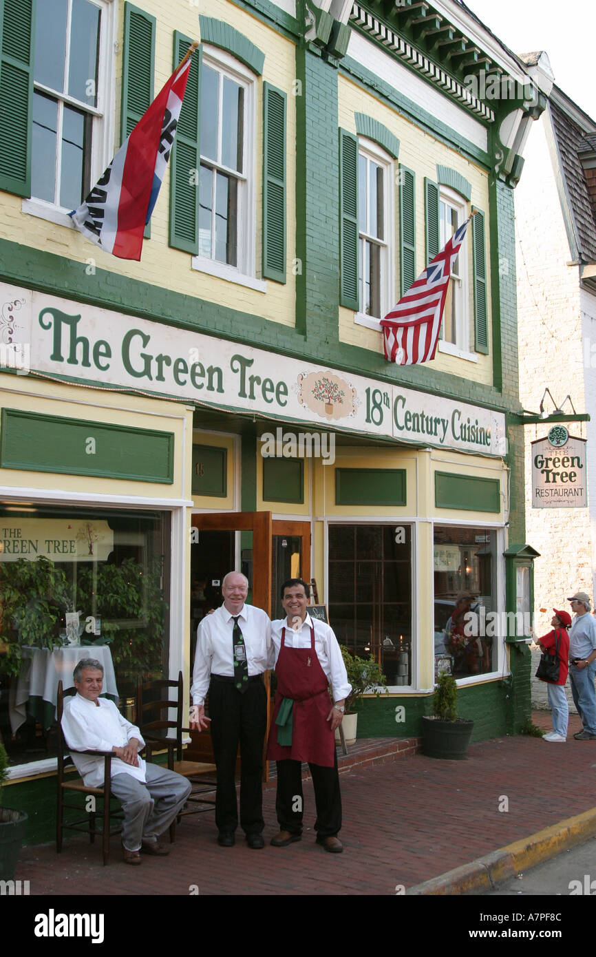 Leesburg Virginia,Loudoun County,South King Street,The Green tree,wood,plant,flora,restaurant restaurants food dining cafe cafes,VA0808040136 Stock Photo