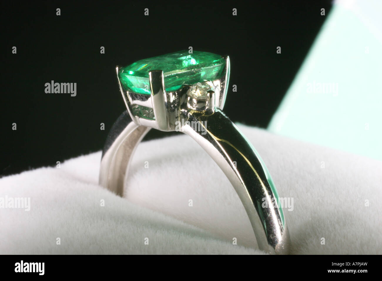 emerald green ring box
