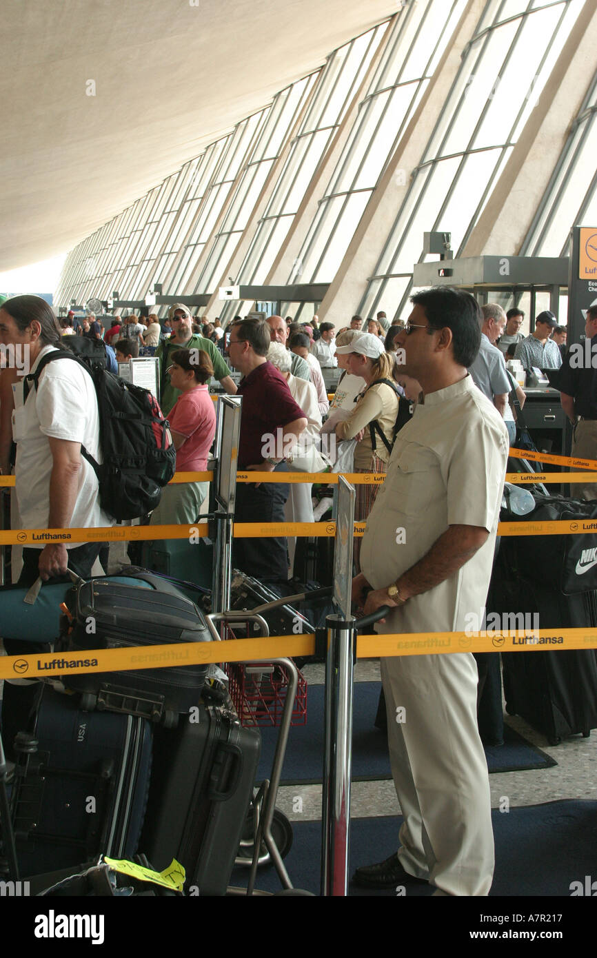 Virginia Washington Dulles Airport commercial flight,flying,airlines,terminal,passenger passengers rider riders,travelers,luggage,suitcase,baggage,VA0 Stock Photo