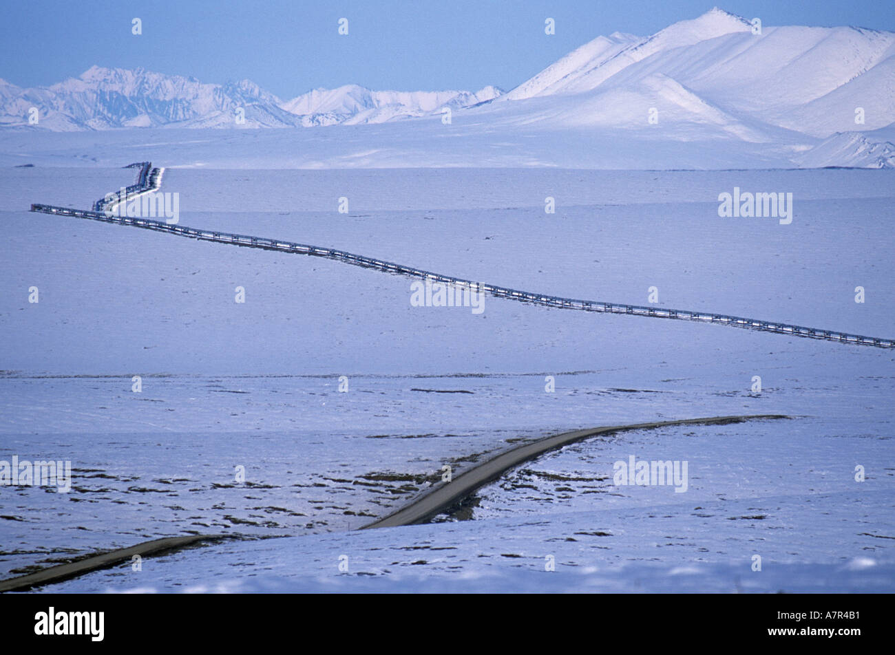 trans alaska pipeline and snow on the north slope Stock Photo Alamy