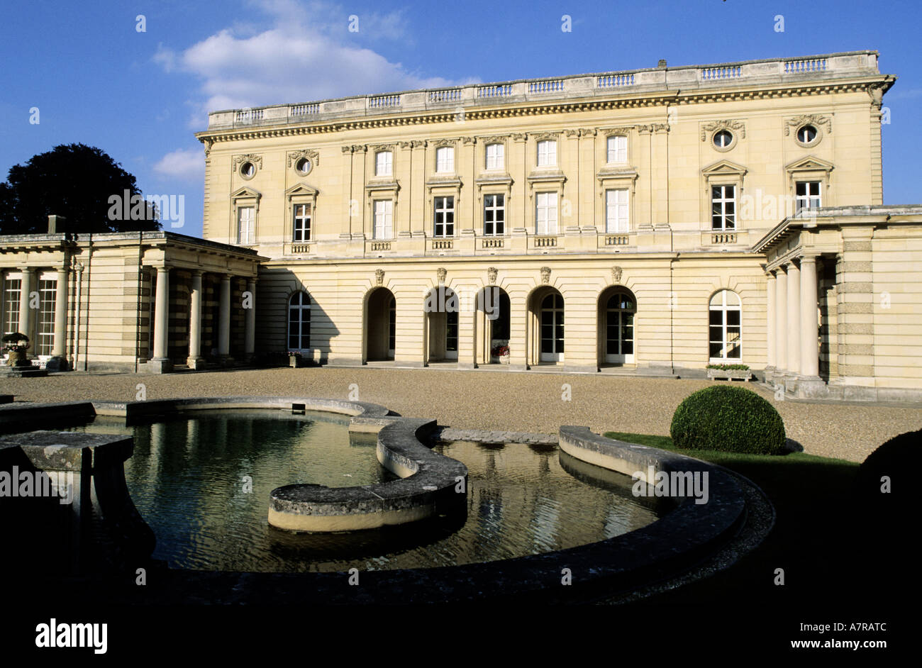 Bizy castle hi-res stock photography and images - Alamy