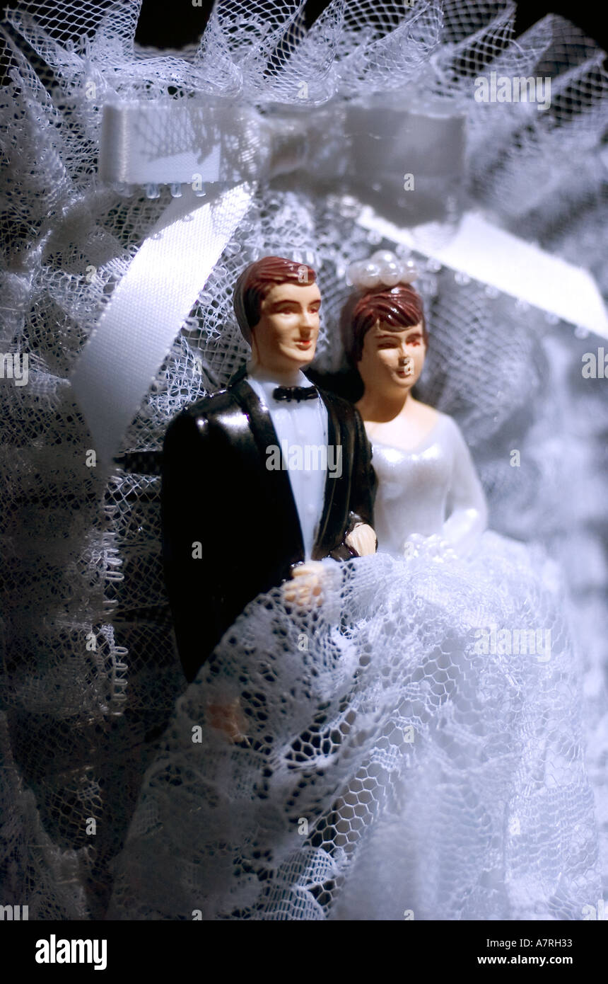 Bride and groom wedding cake topper wedding concept Stock Photo - Alamy