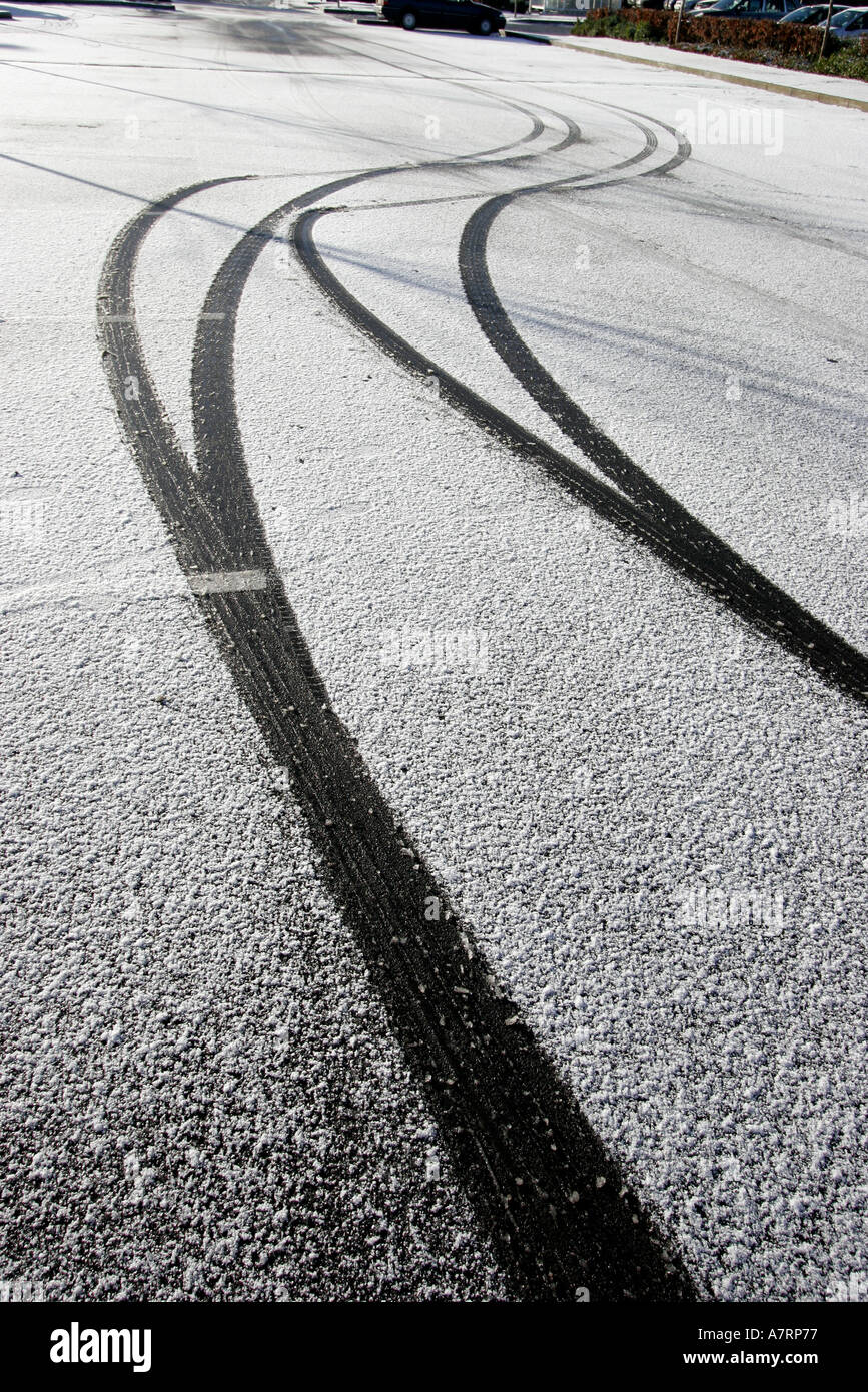 Tyre tracks in the snow supermarket car park Stock Photo - Alamy