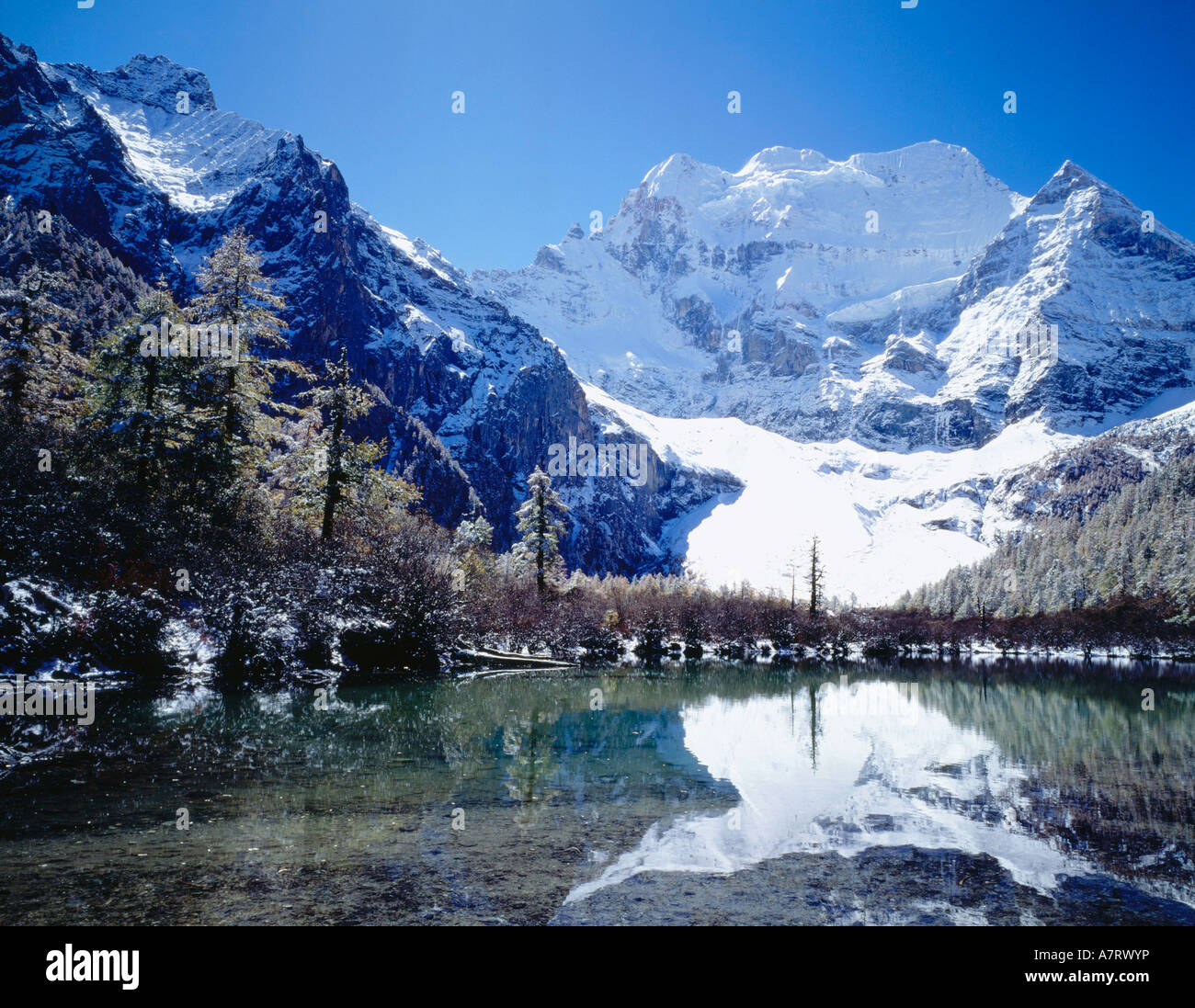 Mountains reflected in lake, China Stock Photo