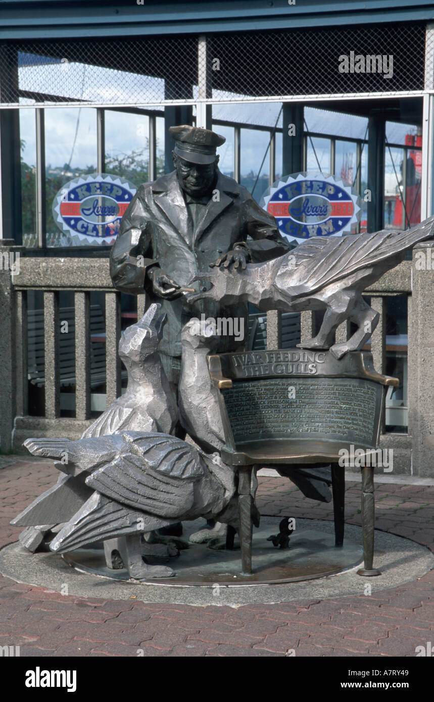 USA, Washington, Seattle Statue of Ivar Haglund (1905-1985) feeding seagulls, Ivars Seafood Bar, Pier 54 on Elliott Bay Stock Photo