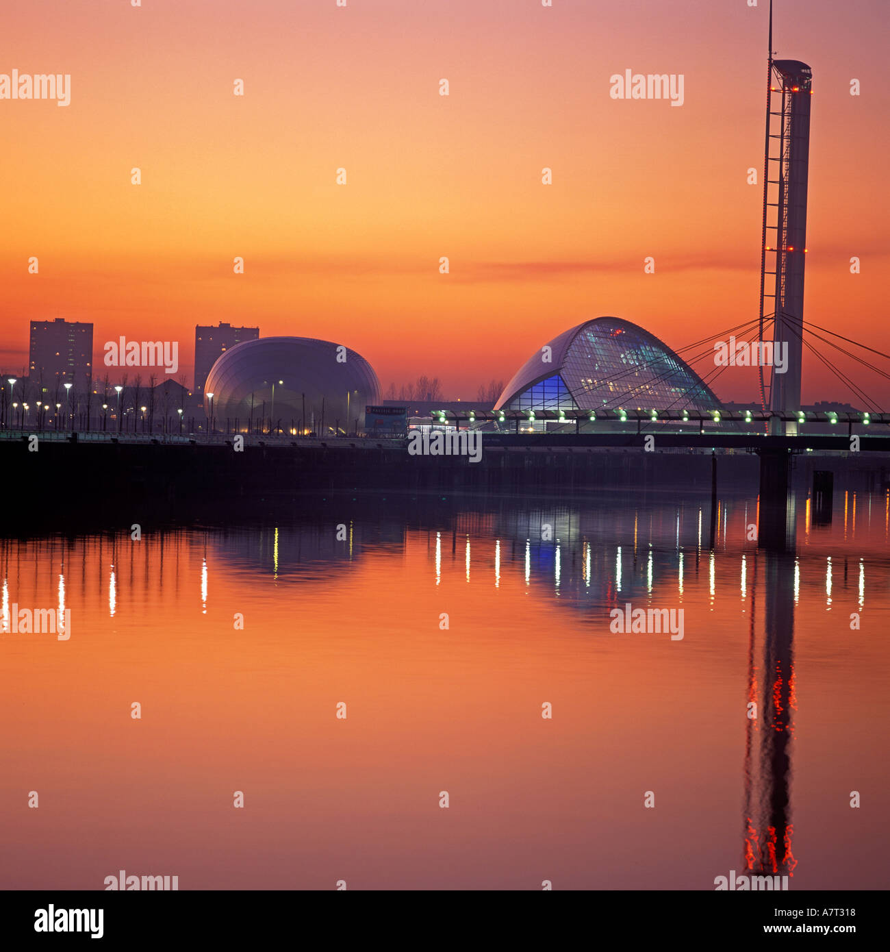 SCIENCE CENTRE AND RIVER CLYDE AT SUNSET GLASGOW SCOTLAND Stock Photo