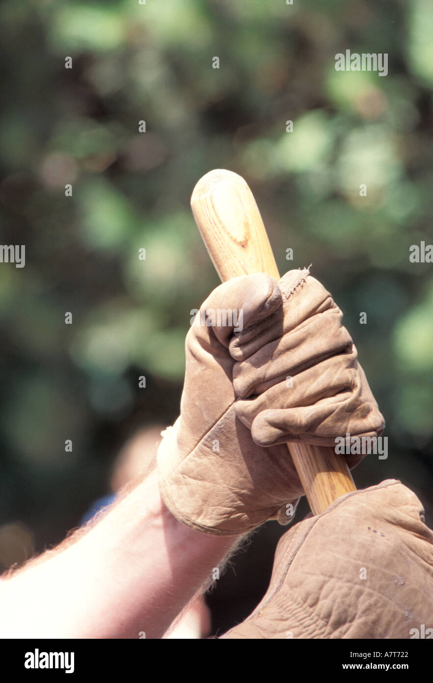 Hands holding shovel hi-res stock photography and images - Alamy