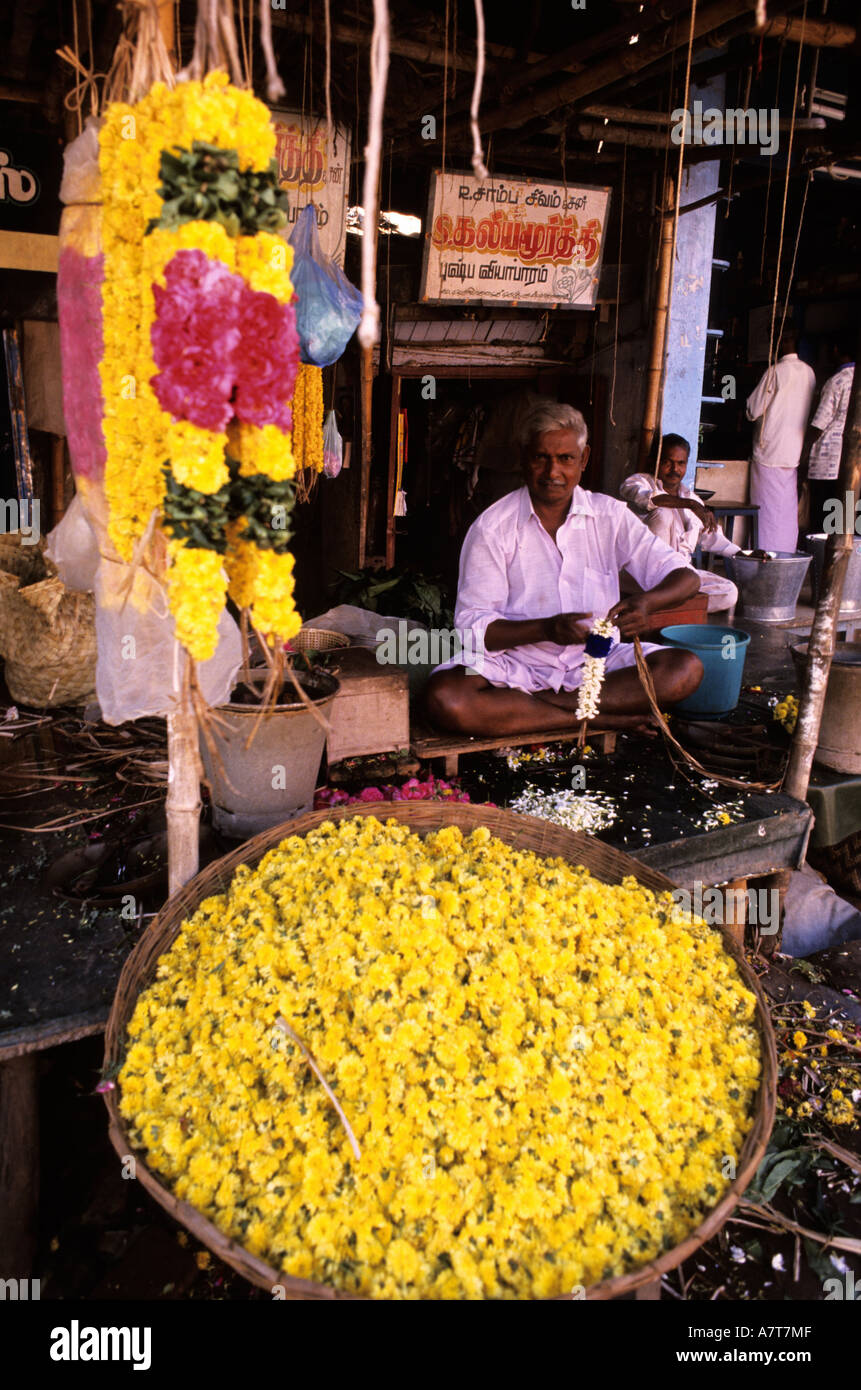 India, Tamil Nadu State, Kumbakonam, flowers for sale Stock Photo Alamy