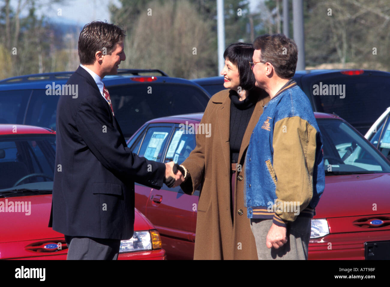 Person buying a car hi-res stock photography and images - Alamy