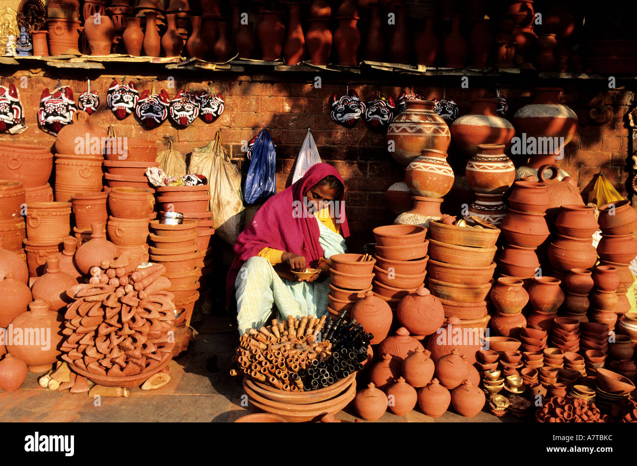 India, Old Delhi, a potteries saleswoman Stock Photo