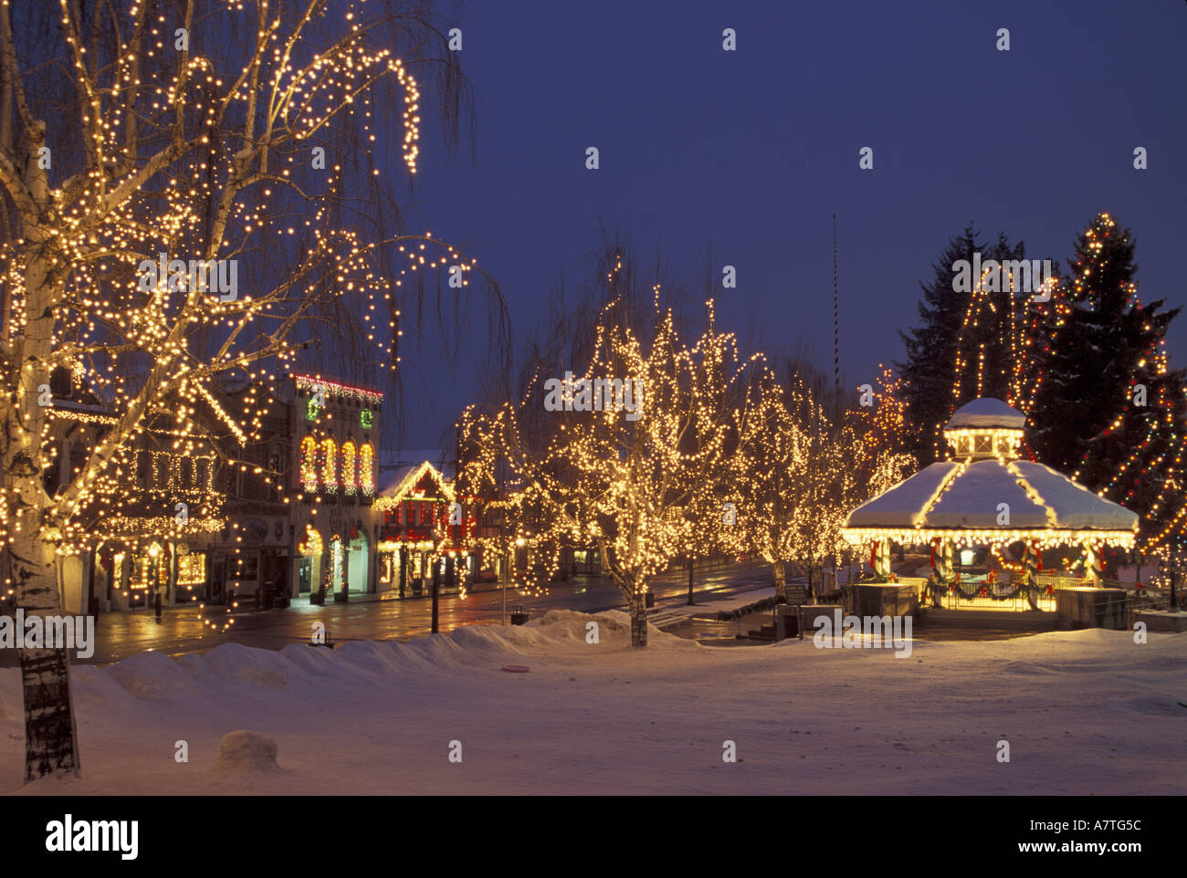 NA, USA, Washington, Leavenworth. Gazebo and Main Street with Christmas