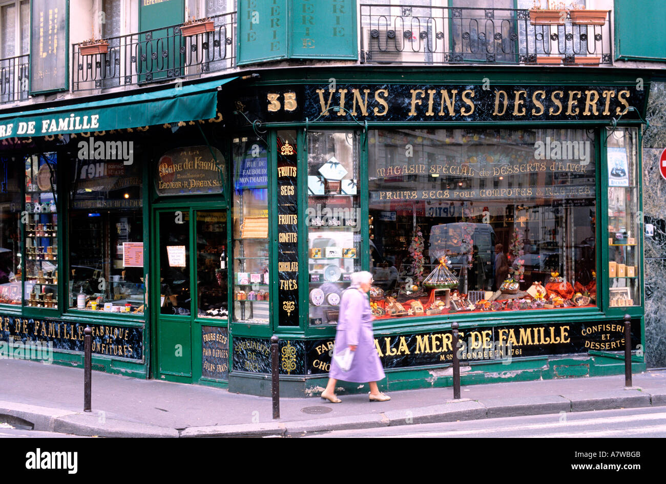 France, Paris, La mere de famille grocer's Stock Photo