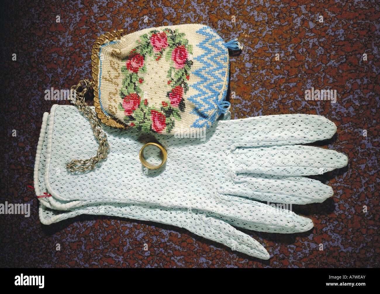 handbags, embroidered handbag with gloves, circa 1820/1830, Stock Photo