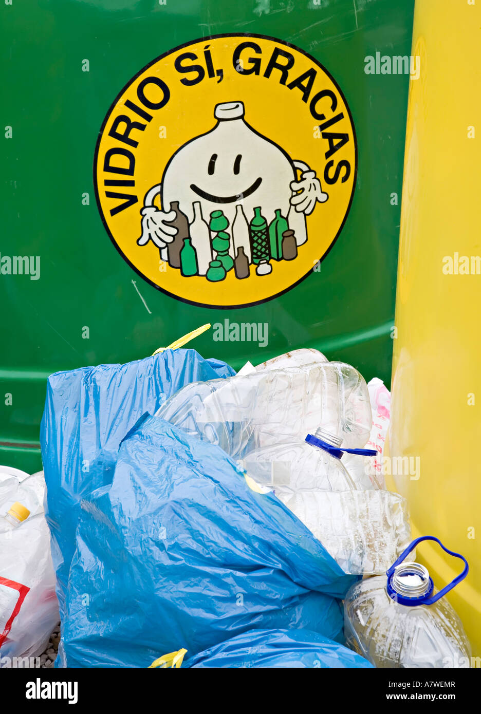 Spanish recycling logo on bin Nerja Spain Stock Photo Alamy