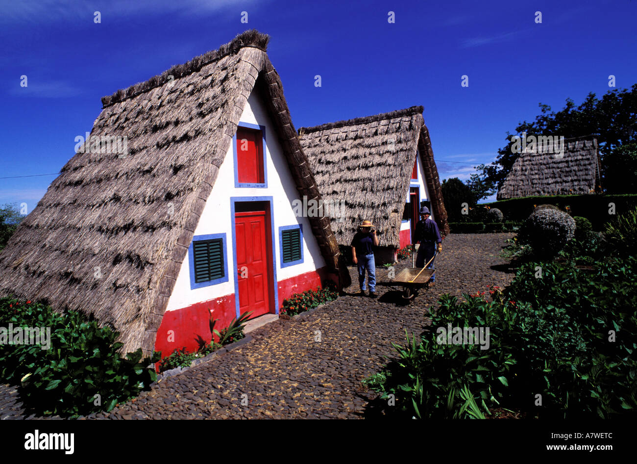 Различные виды жилищ. Традицион жилище Испании. Жилище перуанцев. Национальный дом Мадейра.