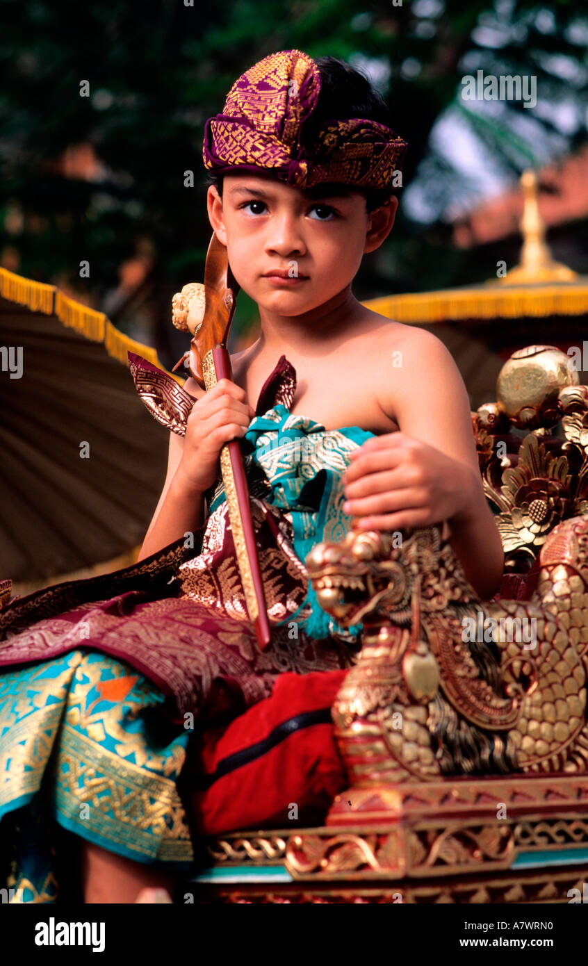 Indonesia, Bali, Gyaniar city, cremation ceremony of Ide Anak Agung Gde  Agung the last Raja, procession of the grandson Stock Photo - Alamy