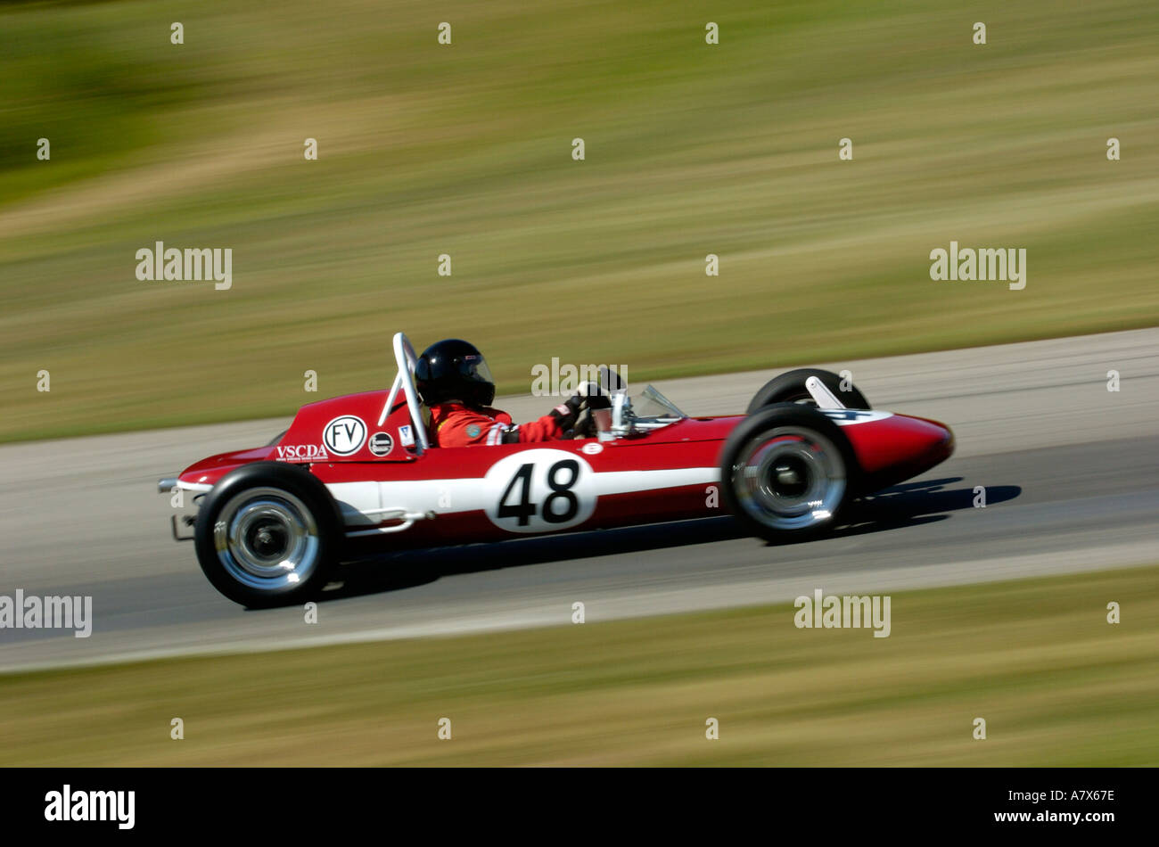 Charles Oldfather races his 1968 Zink C4 Formula Vee car at the Vintage Grand Prix Au Grattan XVIII 2004 Stock Photo