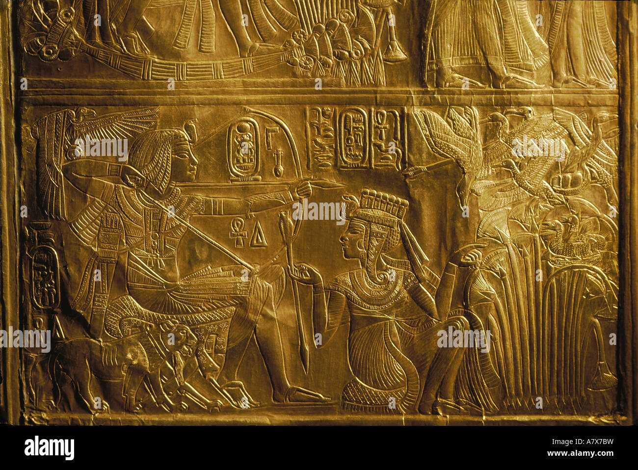 Краски древнего египта. Фараоны древнего Египта Тутанхамон. Гробница Тутанхамона рельефы. Гробница Тутанхамона. Золото древнего Египта.