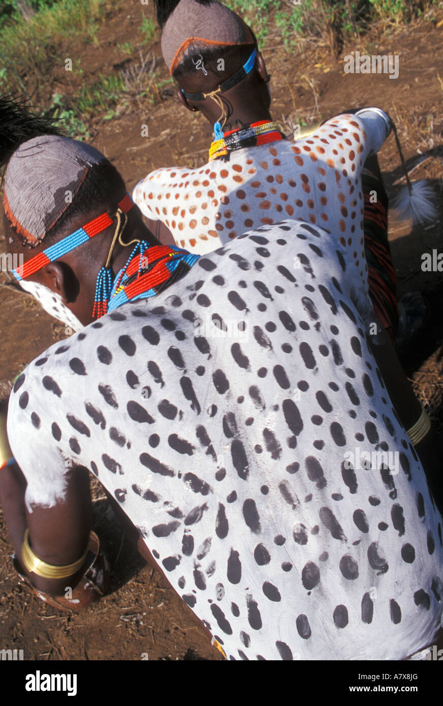 Karo tribe men body paint hi-res stock photography and images - Alamy