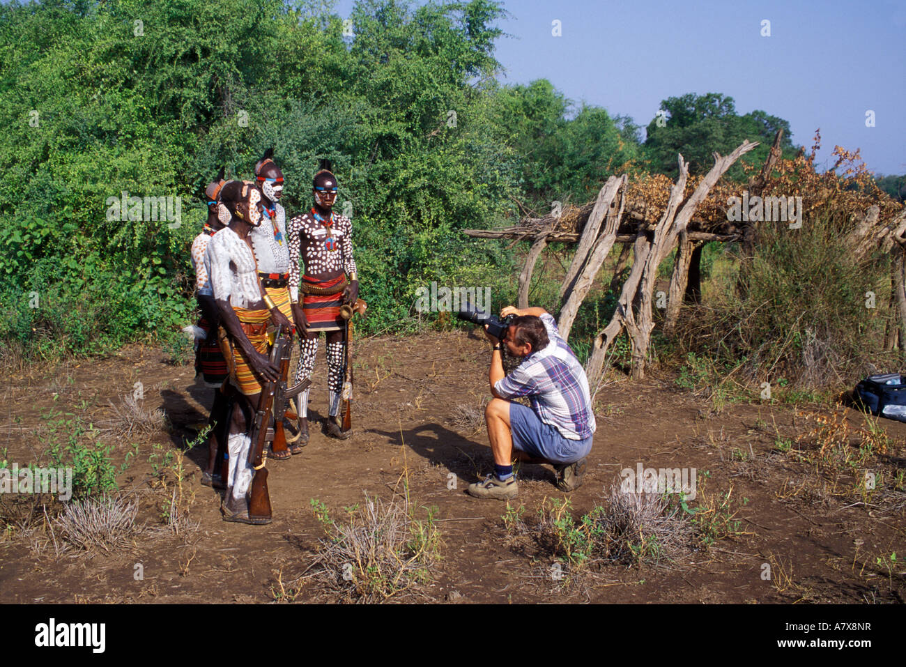 Karo tribe men body paint hi-res stock photography and images - Alamy