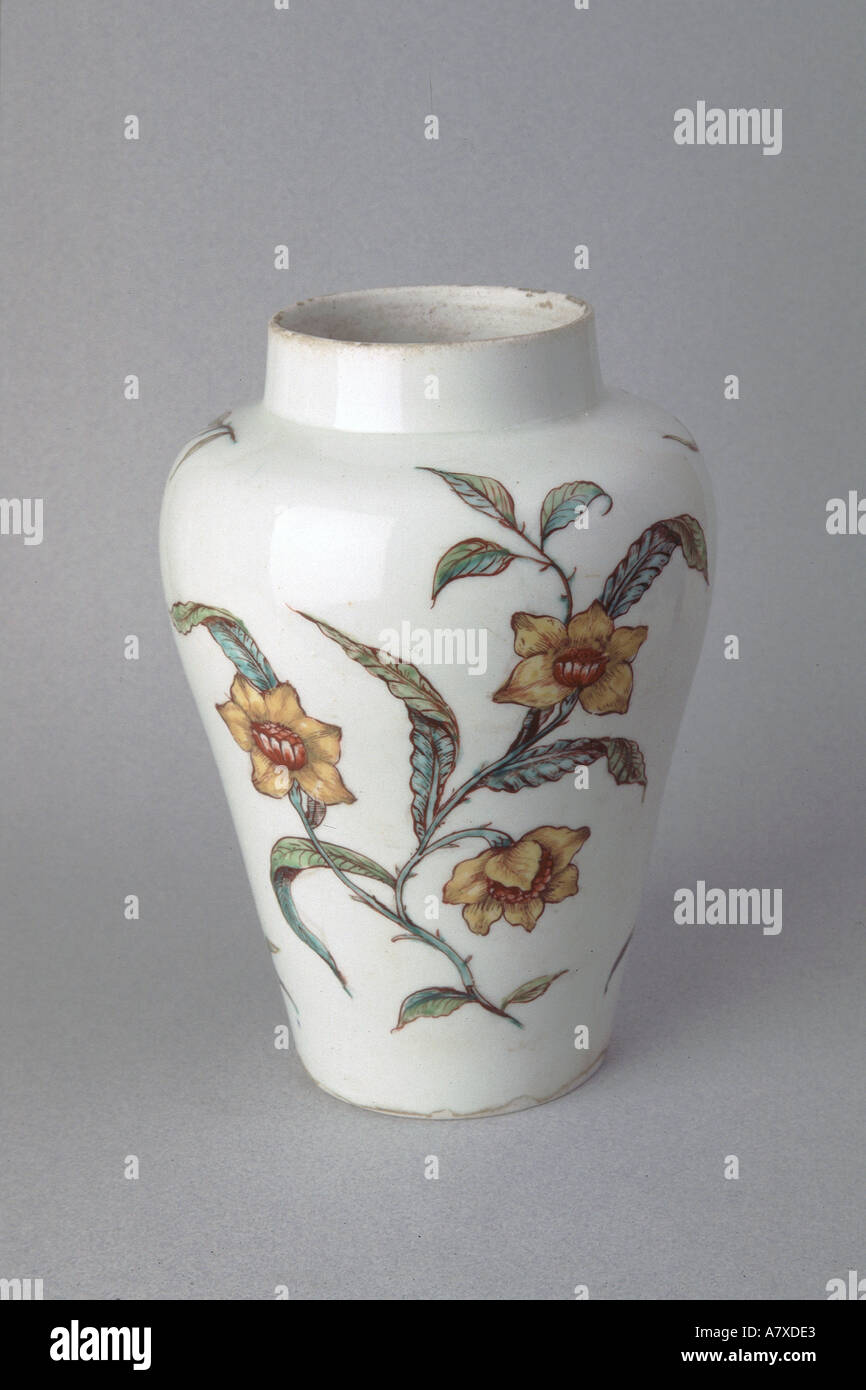 Antique collectable vase hi-res stock photography and images - Page 2 -  Alamy