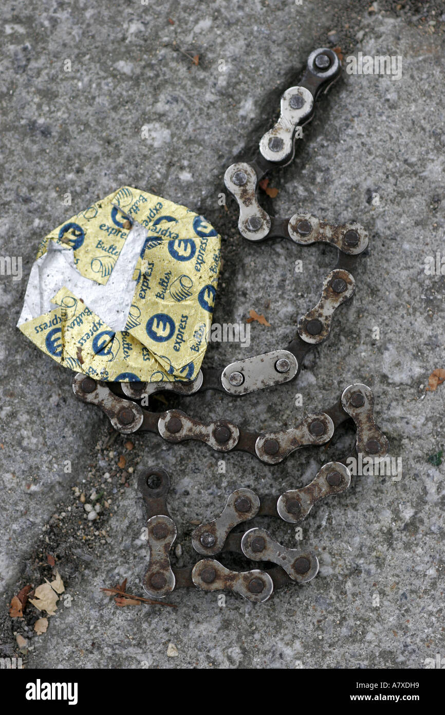 broken bicycle chain