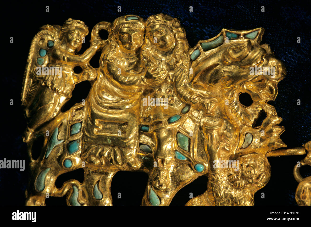 Afghanistan, Clasp of griffins, gold and inlay turquoise artifacts