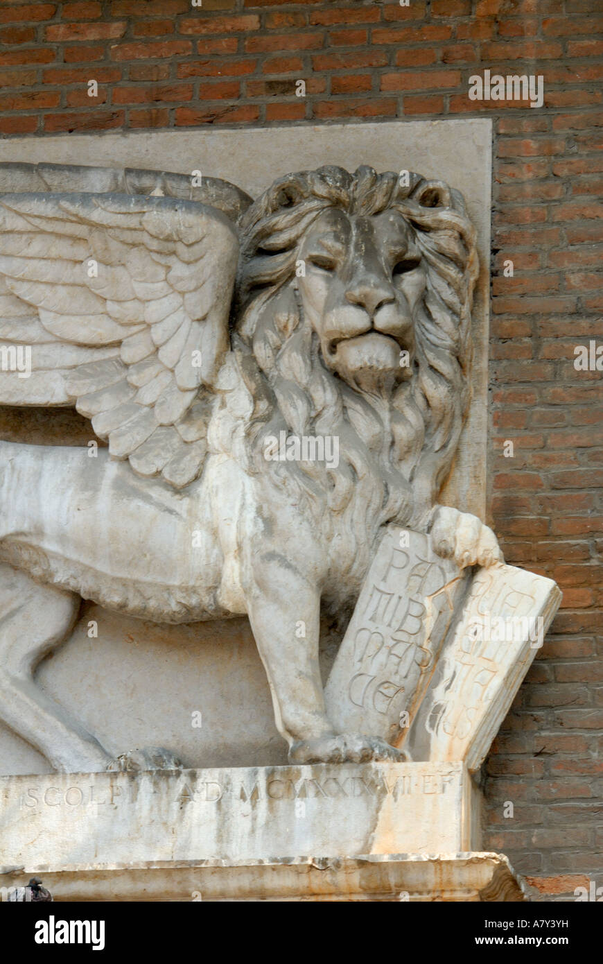 Italy, Verona, statue of lion of Venice Stock Photo Alamy